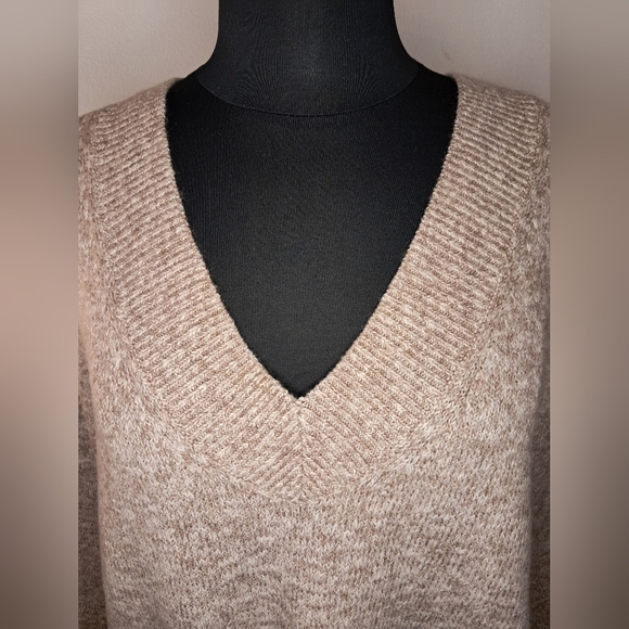 A New Day Women's Oatmeal V-Neck Oversized Pullover Sweater NWT - Picture 4 of 8